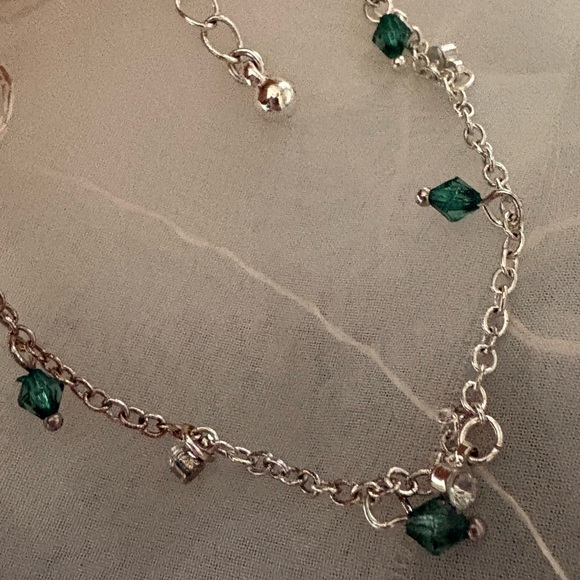 Vintage Avon 2008 Emerald Green Crystal Anklet Silver Dainty Adjustable NIB B13 - Picture 4 of 15